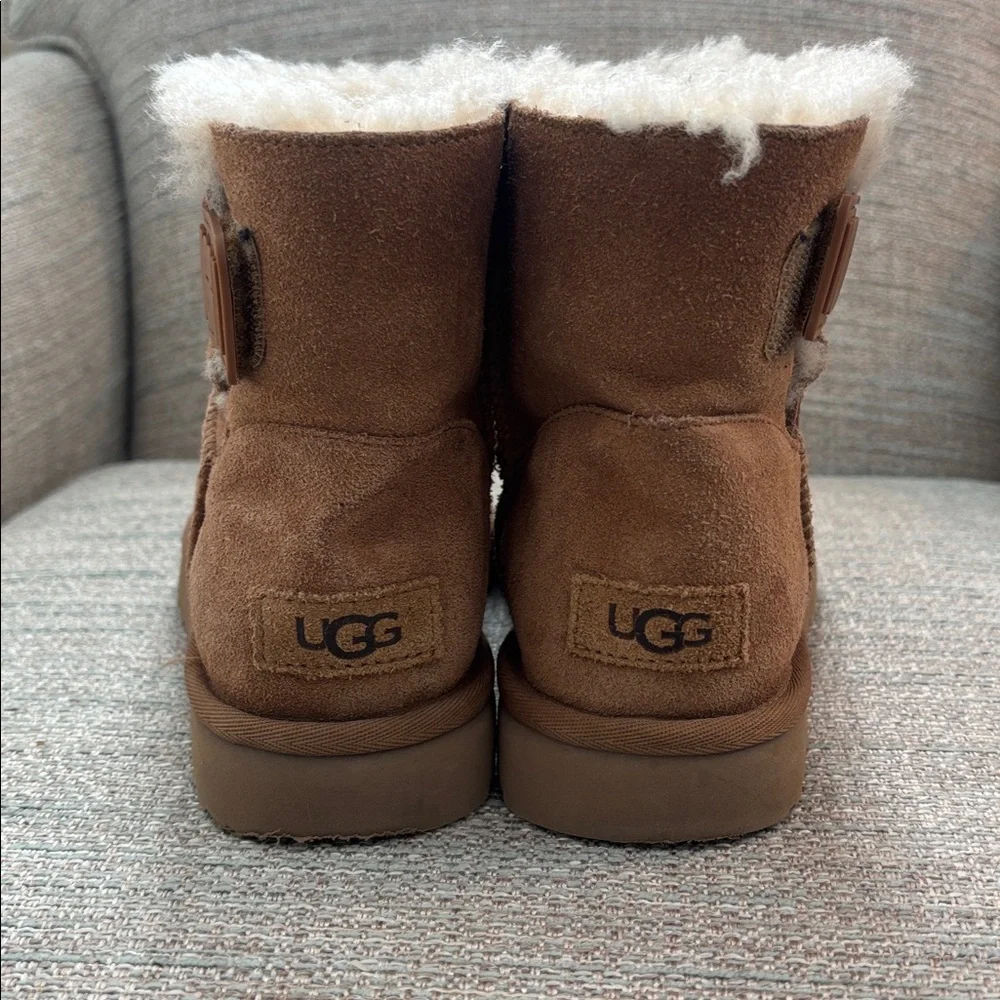 Ugg Mini Bailey Logo Strap Boots Chestnut Tan Brown Women’s‎ size 7